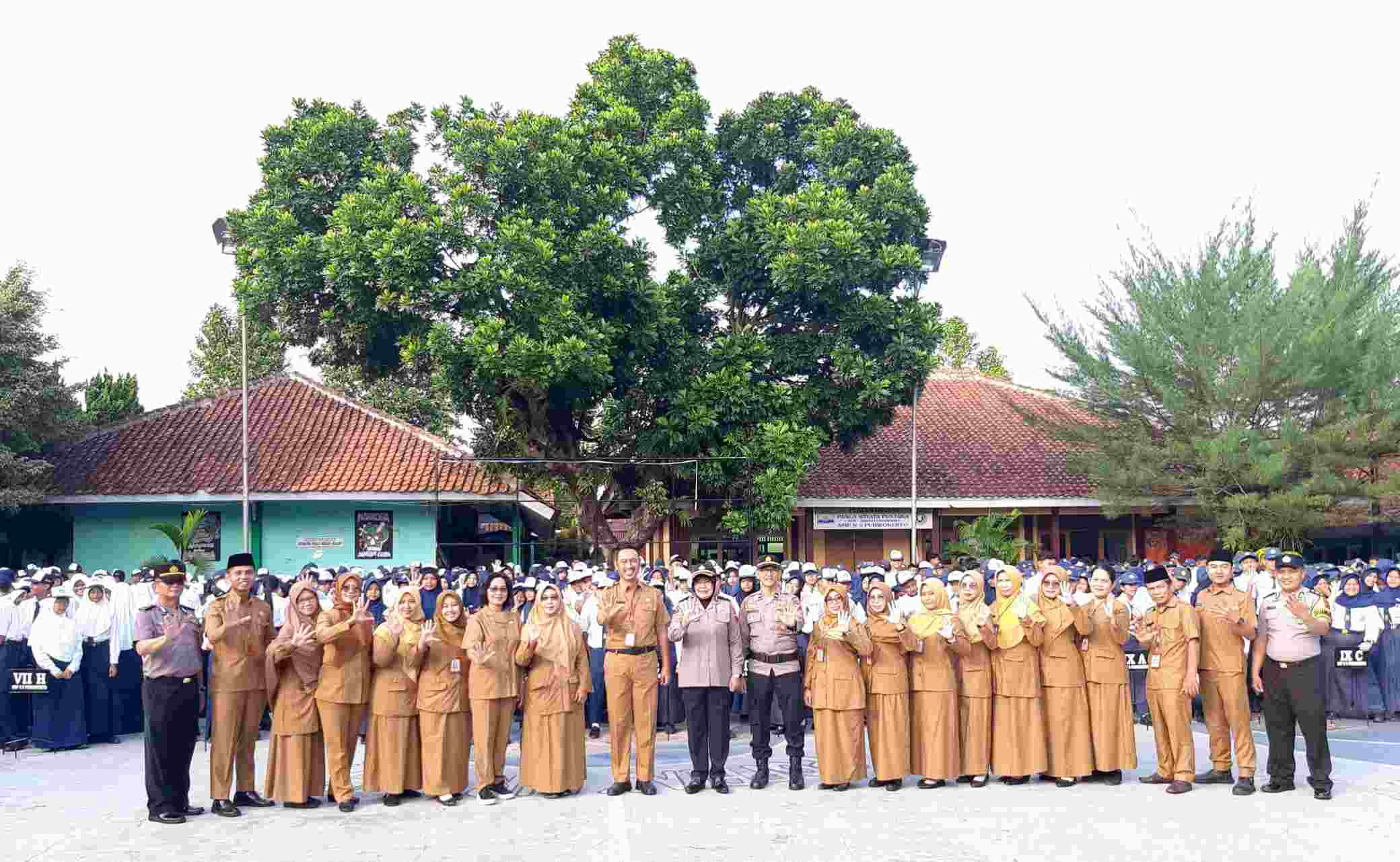 Upacara Sekarang Jadi Momentum Edukasi, Kapolresta Banyumas Ajak Siswa Disiplin dan Fokus Masa Depan