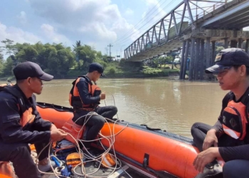 Diduga Lompat dari Jembatan Serayu, Pria di Banyumas Masih Dalam Pencarian Tim SAR