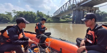 Diduga Lompat dari Jembatan Serayu, Pria di Banyumas Masih Dalam Pencarian Tim SAR