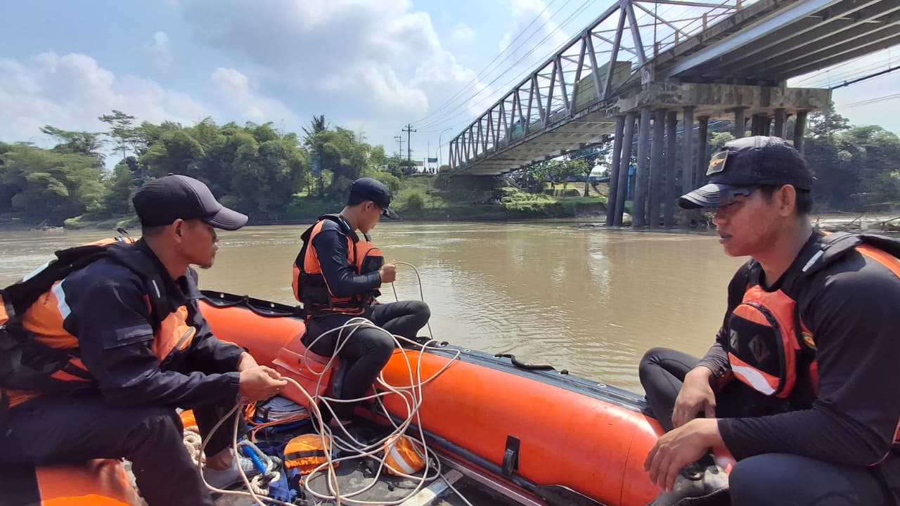 Diduga Lompat dari Jembatan Serayu, Pria di Banyumas Masih Dalam Pencarian Tim SAR