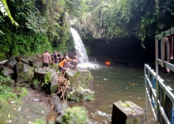 Berniat Foto di Curug Kanesia Baturraden, Seorang Santriwati Tenggelam