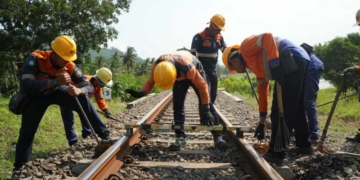 Pastikan Perjalanan Aman Saat Libur Panjang, VP KAI Daop 5 Tinjau Jalur Langen–Sidareja