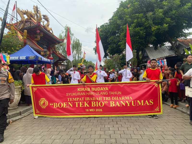 Rayakan 200 Tahun Tanah Umat, Klenteng Boen Tek Bio Banyumas Gelar Kirab Budaya Dihadiri Ribuan Penonton