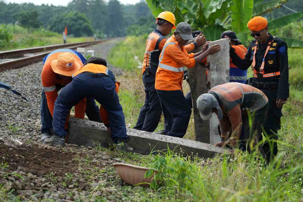 Sepanjang 2026 Tiga Orang Meninggal di Perlintasan, KAI Daop 5 Tutup Jalur Liar Tegal