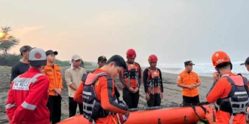 Masih Hilang, Tim SAR Perluas Pencarian Remaja Tenggelam di Pantai Entak Kebumen