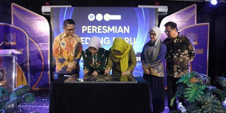 Wabup Banyumas Resmikan Gedung Baru UHB dan 3 Prodi: Bisnis Digital hingga Robotika