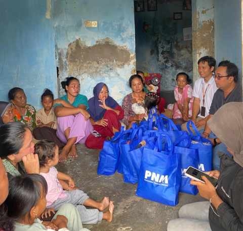 Gerakan RE3 FOR-E PNM: Kurangi Limbah Pakaian, Berdayakan Nasabah Laundry Hingga Salurkan Buku Anak