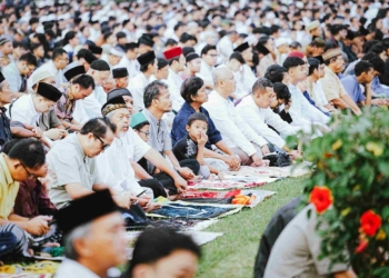 Ribuan Warga Laksanakan Salat Idul Adha di Alun‑alun Purwokerto