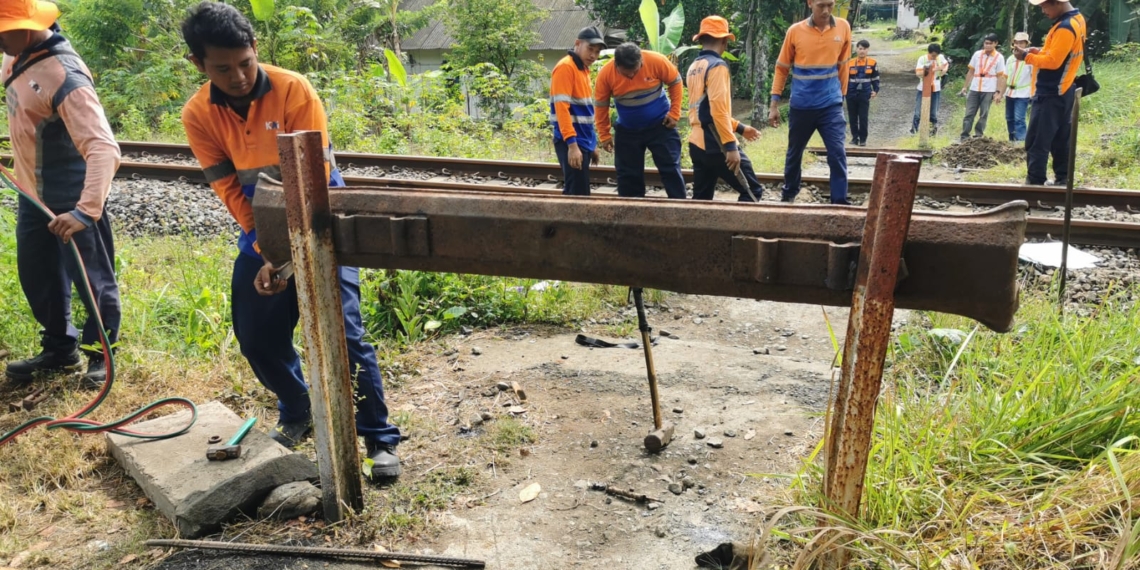 132 KA Melintas per Hari, KAI Tutup Perlintasan Liar di Cilacap demi Keselamatan