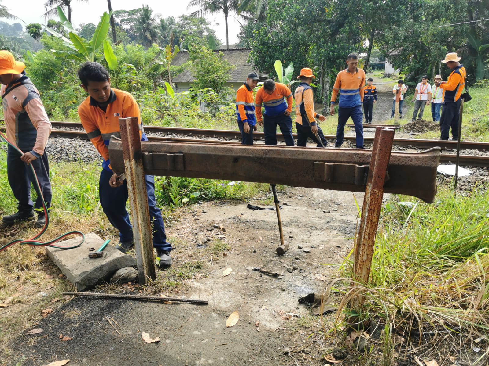 132 KA Melintas per Hari, KAI Tutup Perlintasan Liar di Cilacap demi Keselamatan
