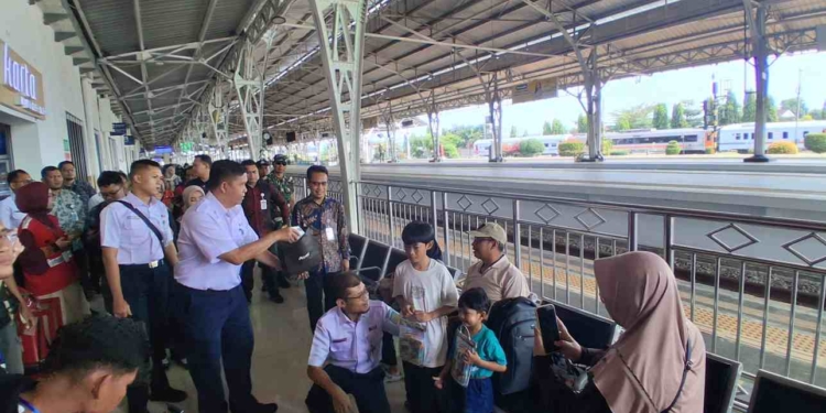 Semarak Liburan Sekolah di Stasiun Purwokerto, Penumpang Kereta Naik 25 Persen