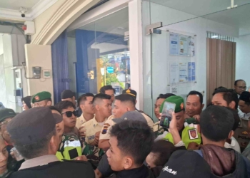 Aksi Damai Nasabah Bank Taspen Purwokerto Memanas, Manajemen Temui Pendemo namun Jawaban Tak Memuaskan