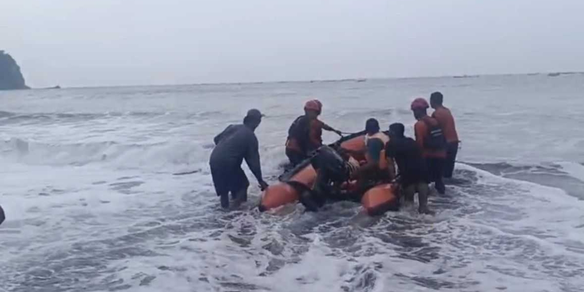 Remaja Tenggelam di Pantai Entak Belum Juga Ditemukan, Tim SAR Sisir 3 Mil Laut hingga 2,5 Km Daratan