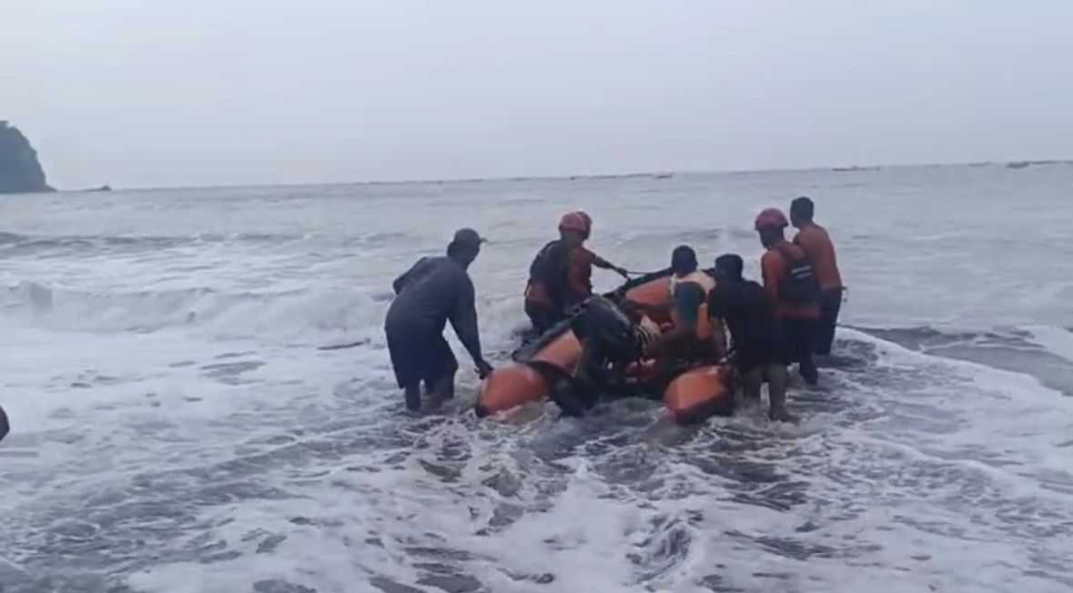 Remaja Tenggelam di Pantai Entak Belum Juga Ditemukan, Tim SAR Sisir 3 Mil Laut hingga 2,5 Km Daratan