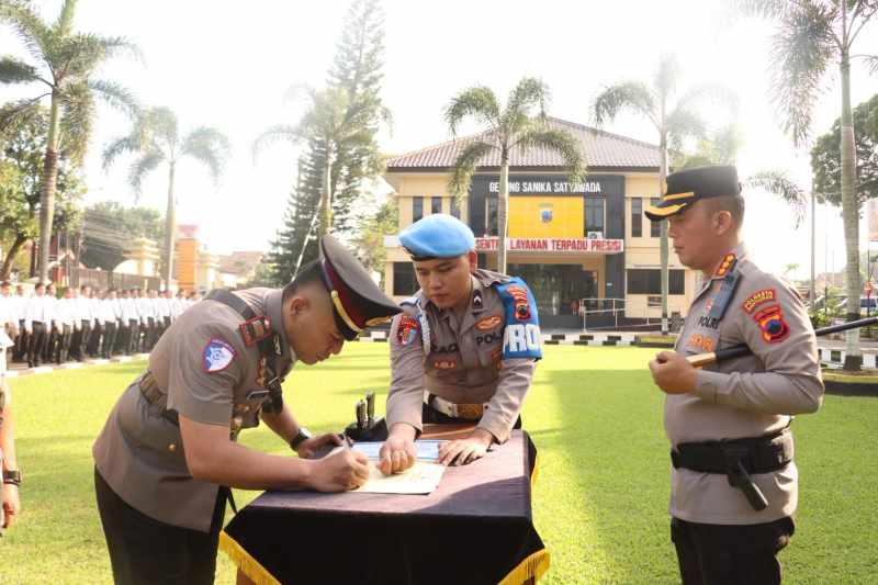 Sertijab Tiga Kapolsek di Banyumas, Kapolresta Tekankan Profesionalisme dan Pelayanan Publik