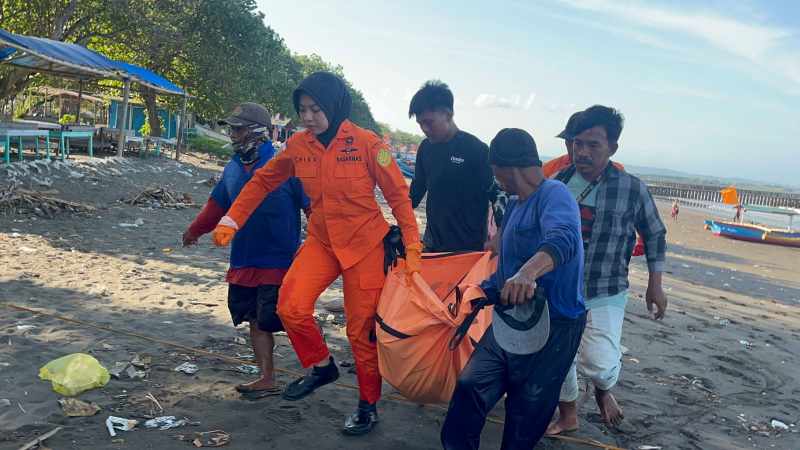 Jenazah Pria Lansia Tanpa Identitas Ditemukan Mengapung di Perairan Teluk Penyu Cilacap