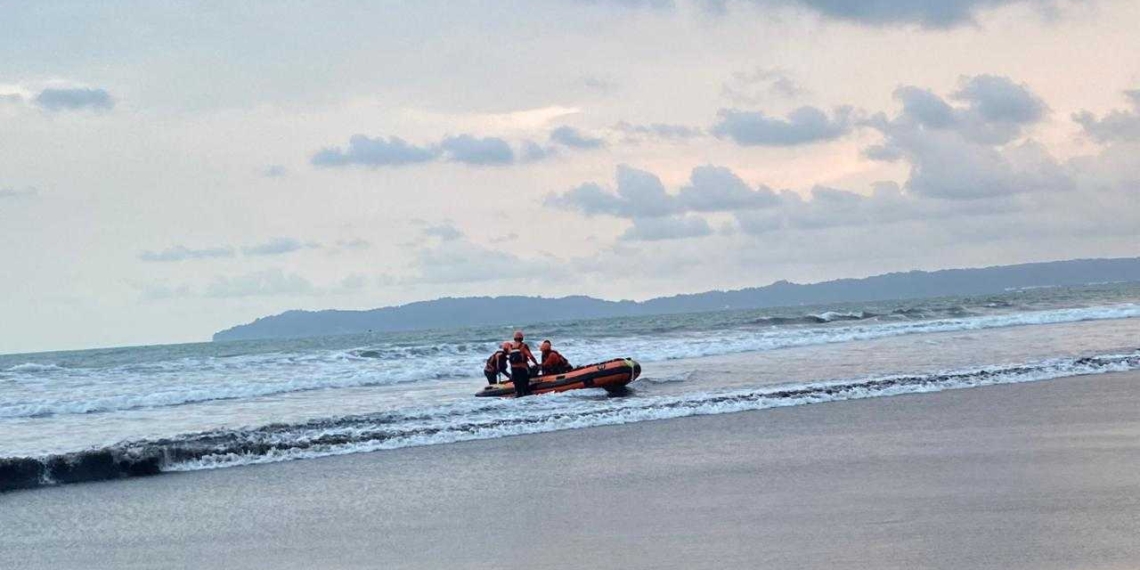 Enam Remaja Terseret Ombak Pantai Menganti Kisik, 2 Masih Hilang