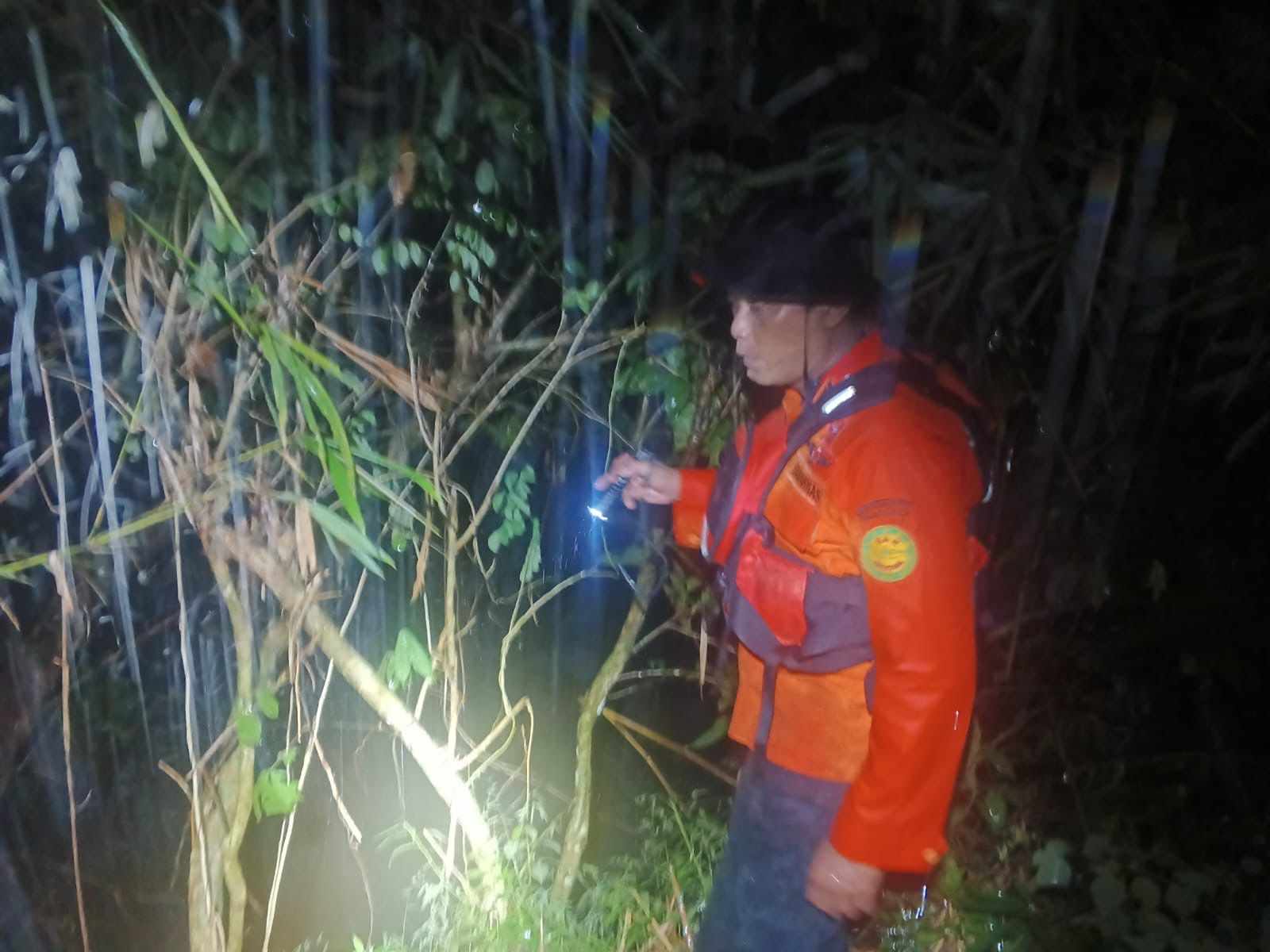 Basarnas Cilacap Lakukan Pencarian Korban Tenggelam di Sungai Kramacenil
