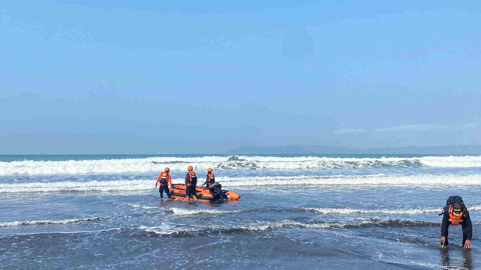 Hari Kedua Pencarian 2 Remaja Terseret Ombak di Pantai Menganti Kisik, Hasil Masih Nihil