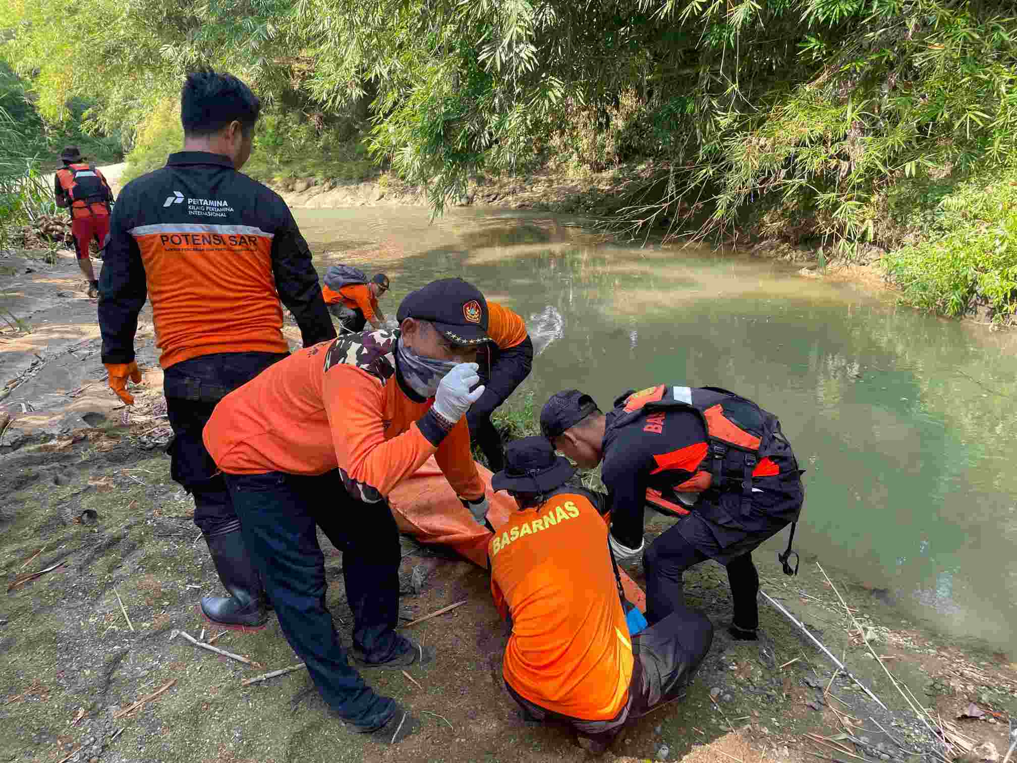 Tim SAR Gabungan Temukan Korban Tenggelam di Sungai Kramacenil Jeruklegi