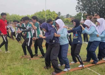 Ratusan Pelajar dan Mahasiswa Lestarikan Permainan Tradisional di Alun-alun Kota Lama Banyumas