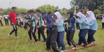 Ratusan Pelajar dan Mahasiswa Lestarikan Permainan Tradisional di Alun-alun Kota Lama Banyumas