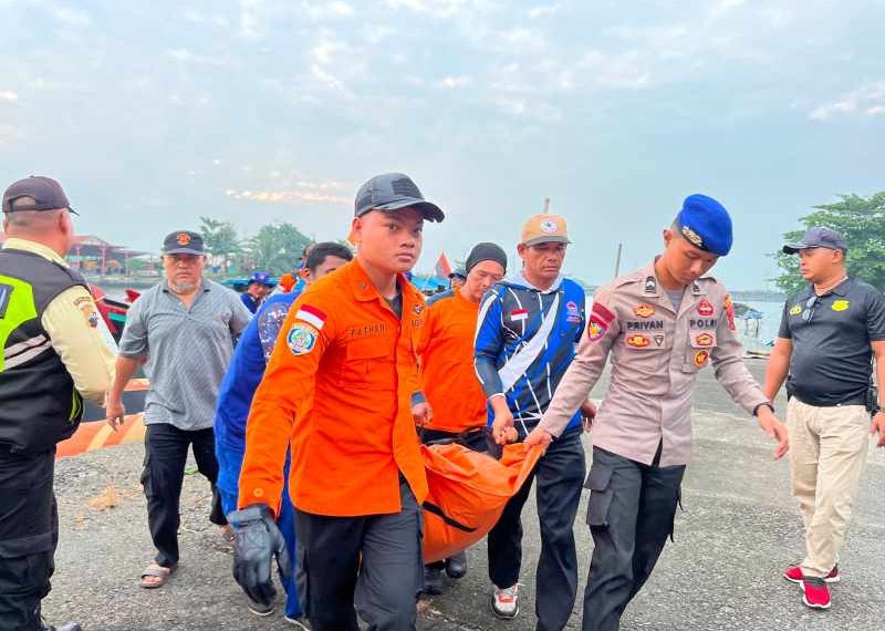 Meninggal Saat Berlayar, Jenazah Nakhoda Kapal Mina Karunia Abadi Berhasil Dievakuasi Basarnas