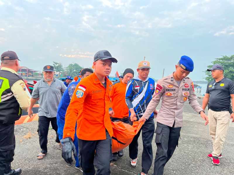 Meninggal Saat Berlayar, Jenazah Nakhoda Kapal Mina Karunia Abadi Berhasil Dievakuasi Basarnas