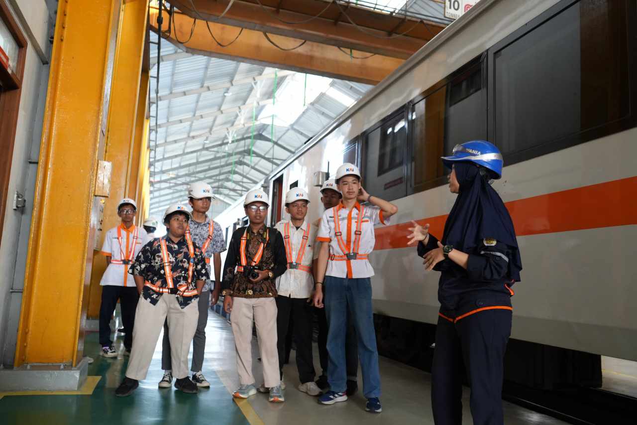 KAI Daop 5 Ajak Railfans Spoorlimo Intip Proses Perawatan Kereta di Depo Purwokerto