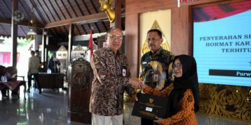 Masuki Purna Tugas, 71 ASN Banyumas Terima SK Pensiun dari Bupati Sadewo