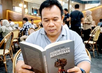 MERAYAKAN ATAU MENGUTUK OLIGARKI?