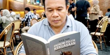 MERAYAKAN ATAU MENGUTUK OLIGARKI?