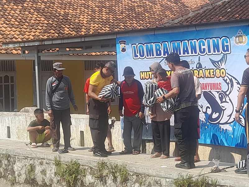 100 Kg Lele Langsung Ditebar! Polsek Purwojati Banyumas Rayakan HUT Bhayangkara ke-80 Lewat Lomba Mancing Seru