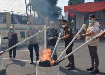 Kejari Purwokerto Musnahkan Ratusan Barang Bukti dari Perkara Desember 2025-Juni 2026