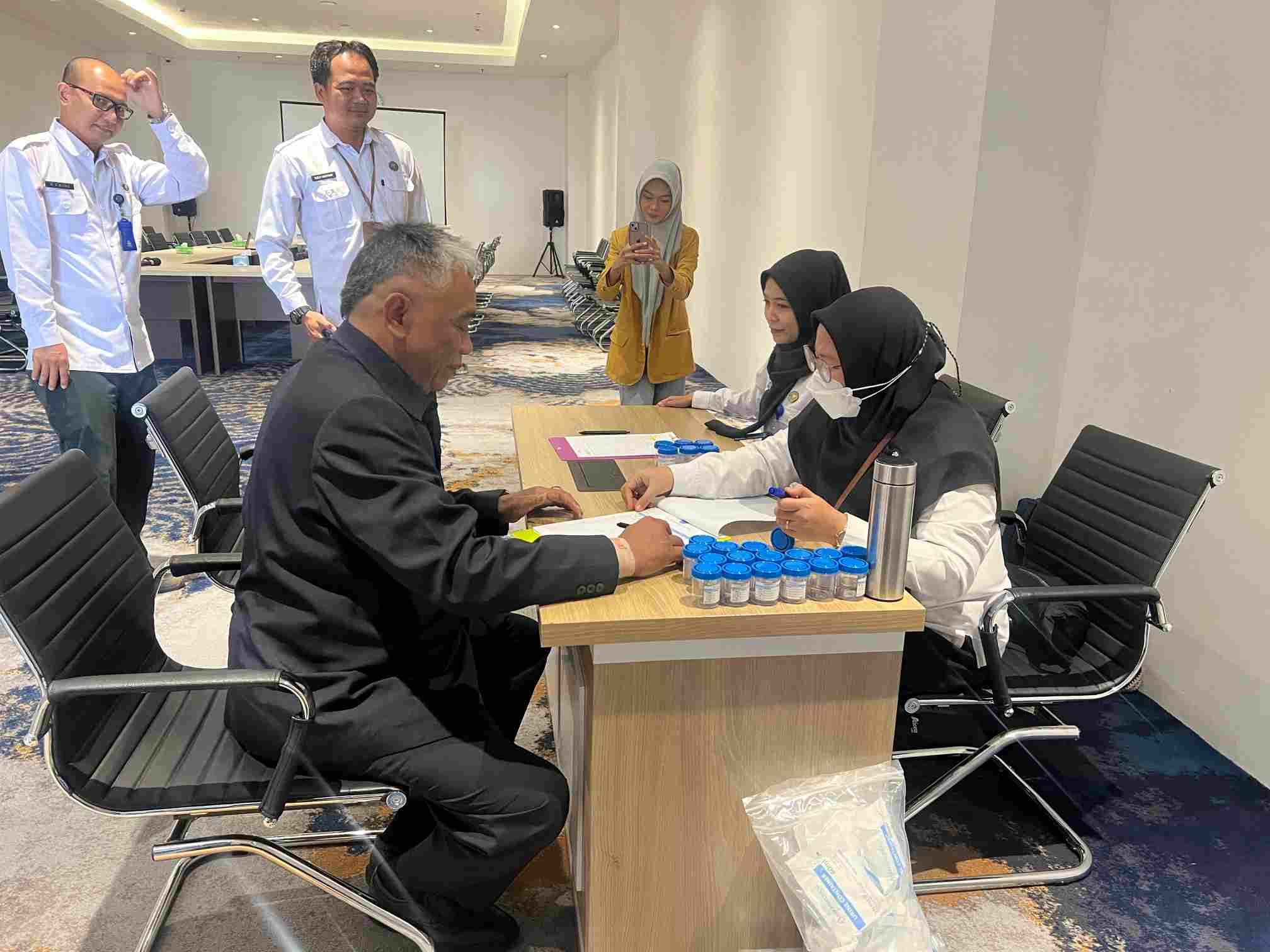 Hasil Tes Urine Anggota DPRD dan Pegawai Sekretariat DPRD Banyumas Negatif Narkoba