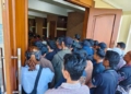 4 Bulan Ekonomi Lumpuh, Warga Desa Paningkaban Padati PN Purwokerto Minta Terdakwa Tambang Bebas
