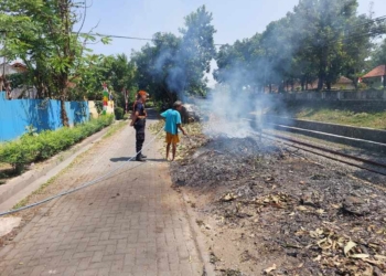 Waspada Musim Kemarau, KAI Daop 5 Purwokerto Larang Keras Bakar Jerami & Sampah Dekat Rel