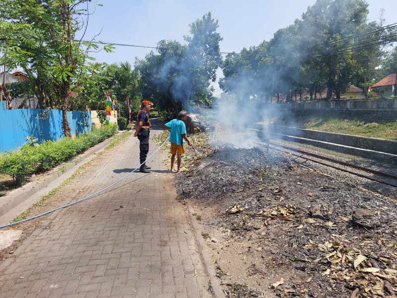 Waspada Musim Kemarau, KAI Daop 5 Purwokerto Larang Keras Bakar Jerami & Sampah Dekat Rel