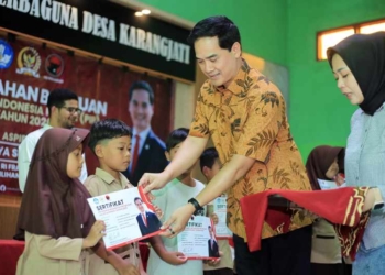 Adisatrya Suryo Sulisto Serahkan PIP untuk 300 Siswa SD di Banyumas, Tegaskan Dana Harus Utuh Tanpa Potongan