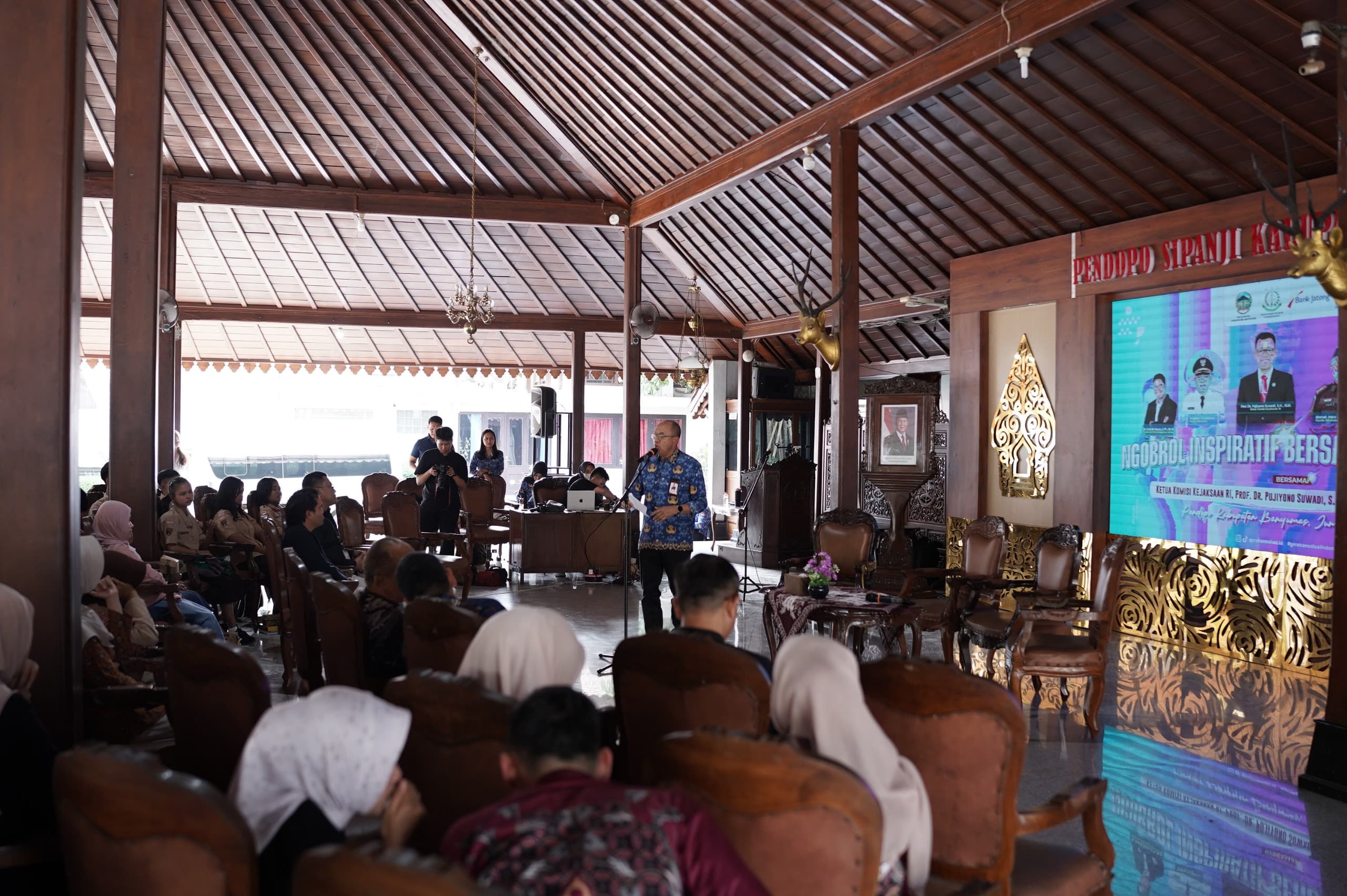 Bupati Banyumas Ajak Anak Muda Berani Berkarya