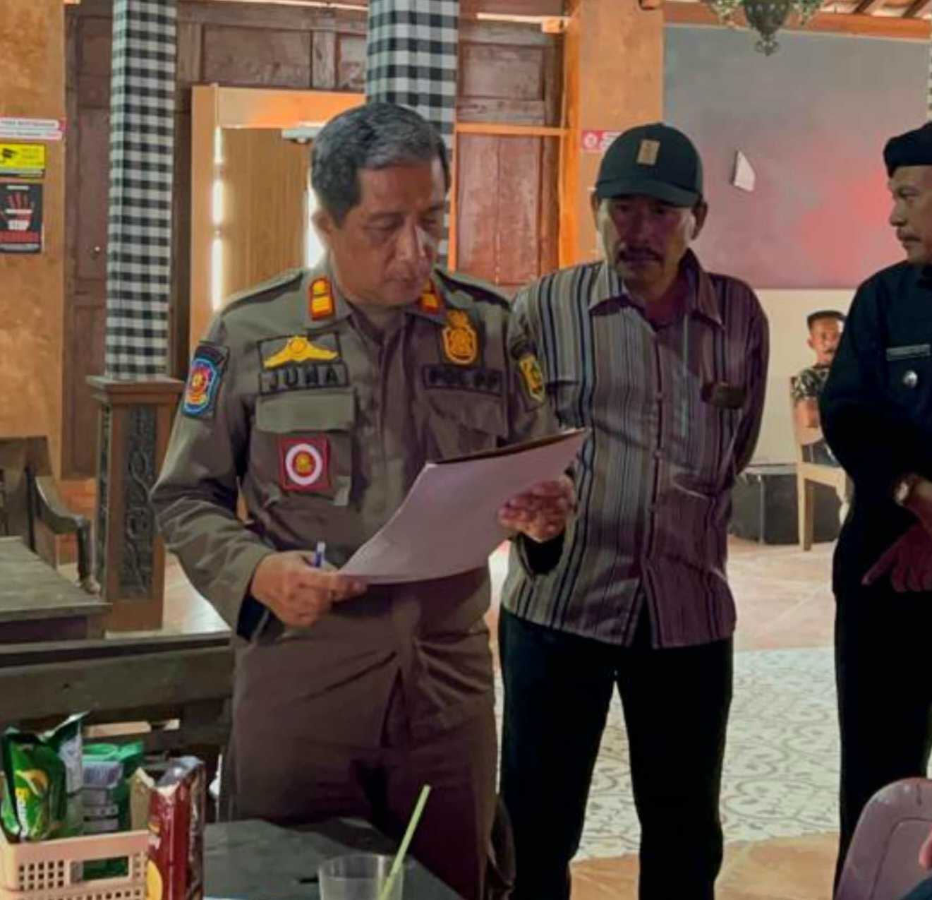 Satpol PP Banyumas Segel Tempat Karaoke Kuna Lereng di Kalibagor