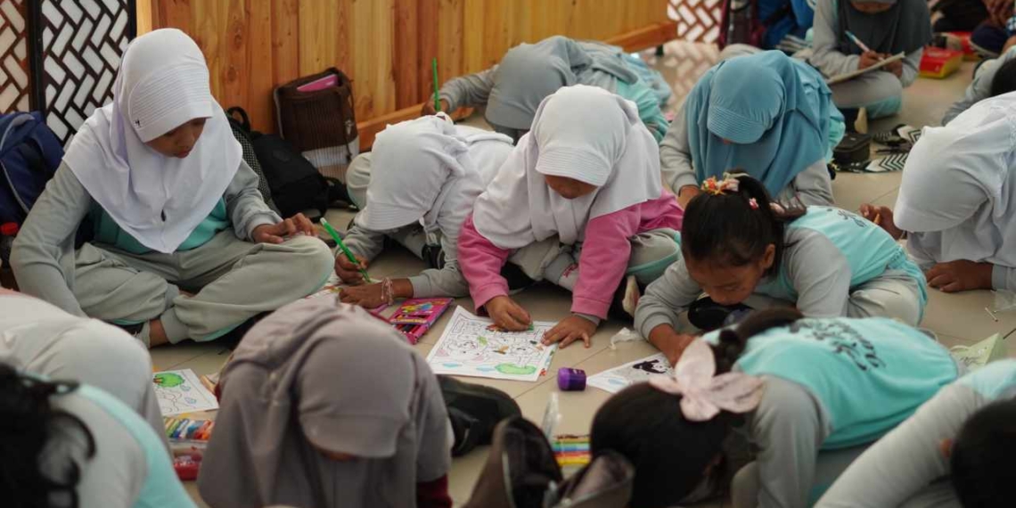 Riak Tawa Ratusan Anak Mewarnai Stasiun Purwokerto, Petualangan Seru Naik KA Kamandaka