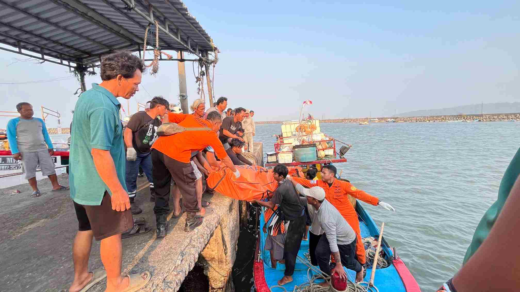 Kapal Nelayan Terbalik di Perairan Cilacap, 2 Awak Meninggal, 7 Berhasil Selamat