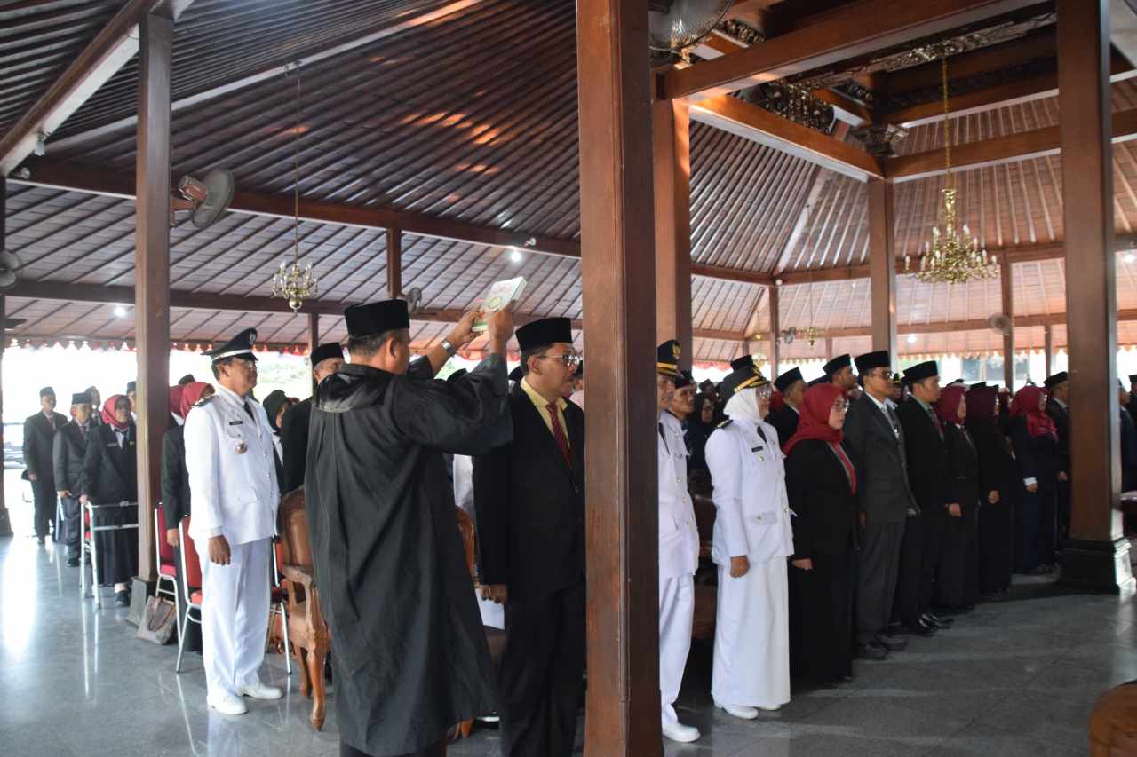 Bupati Banyumas Lantik 207 PNS, 2 Camat dan 4 Lurah Ikut Bergeser
