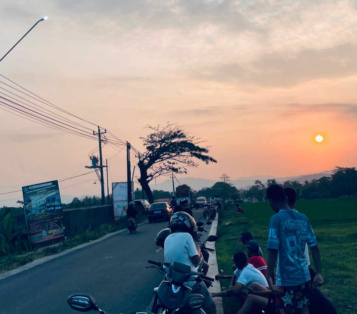 NYORE: Menjemput Senja dengan Makanan dan Cerita