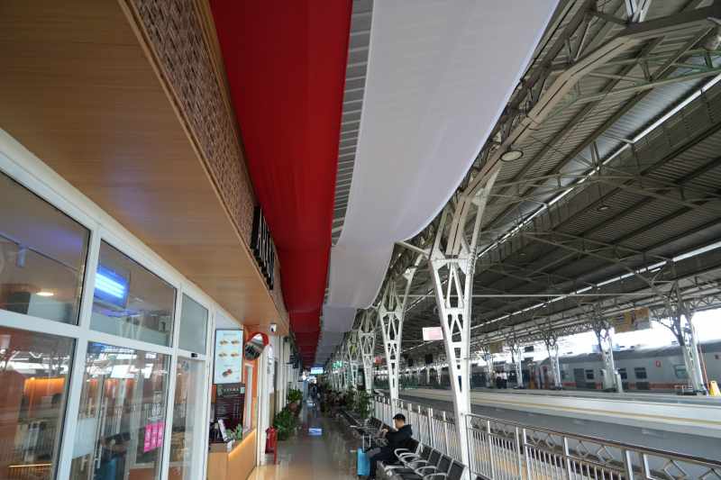 Kain 100 Meter Membentang di Stasiun Purwokerto, KAI Daop 5 Hiasi Stasiun dengan Ornamen Merah Putih Sambut HUT ke-81 RI