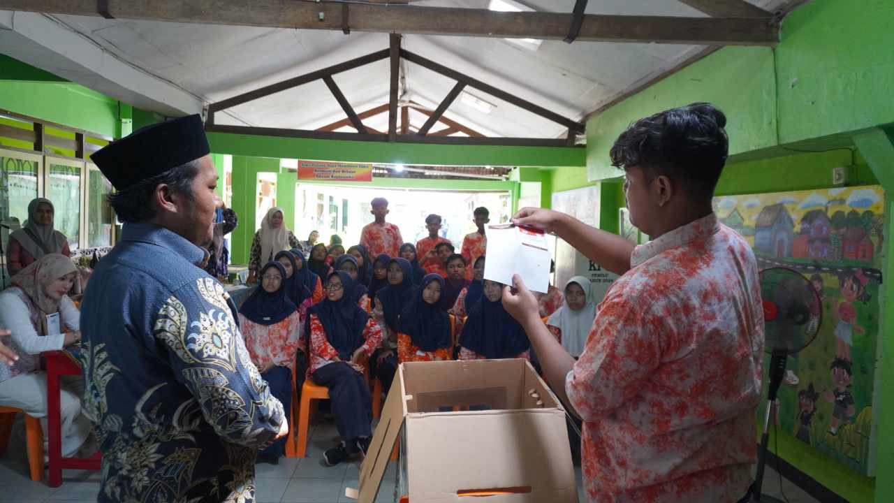 KPU Banyumas Gelar Simulasi Coblos di SLB Yakut, Target Tingkatkan Partisipasi Disabilitas