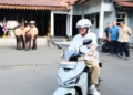 Bupati Banyumas Tes Motor Listrik, Anggaran Mobil Dinas Dialihkan untuk 90 Kades dan Penilik Sekolah