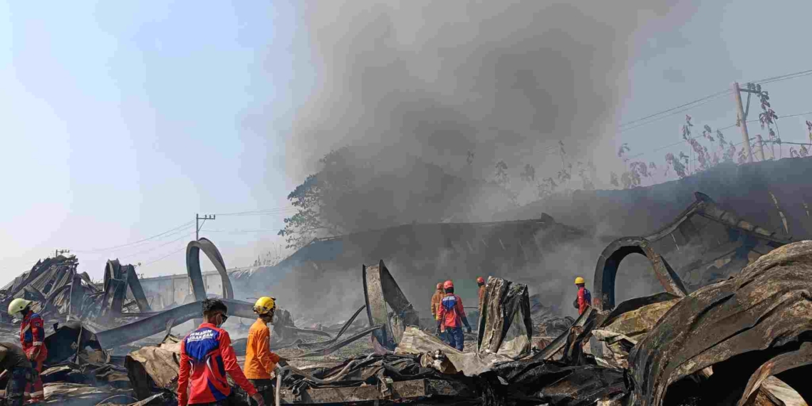 Api Padam di Hari Ketiga, Kebakaran Gudang PT Anisa Jaya Utama di Brebes Dinyatakan Kondusif