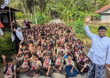 Budayawan Banyumas Ajak Anak SD Kenali Leluhur Lewat Dongeng dan Lagu